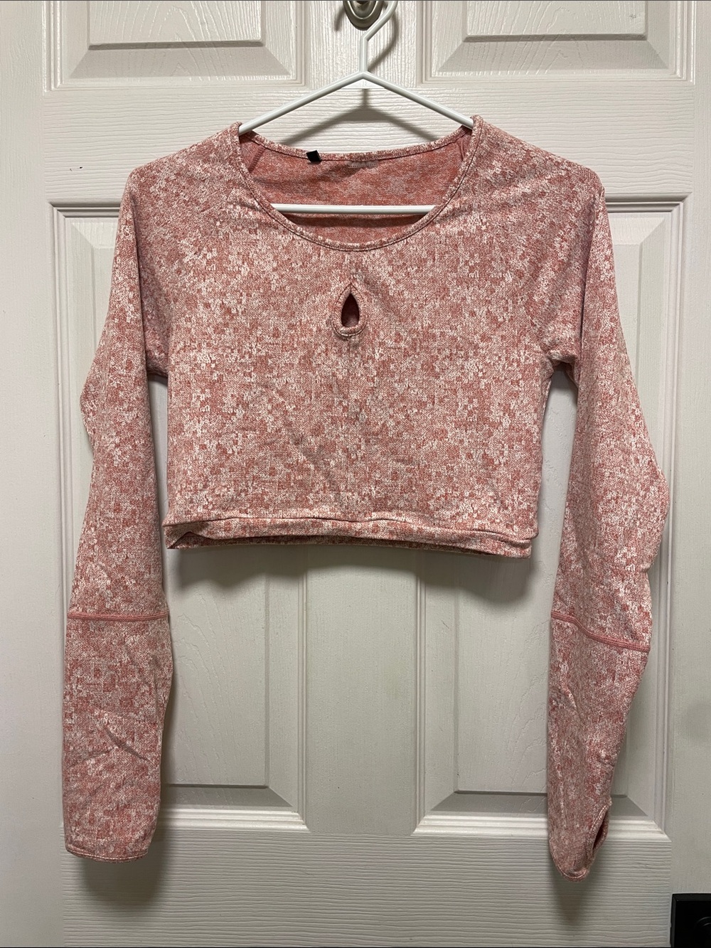 Gymshark | Fleur Texture | Long Sleeve |
Crop Top | Dusty Pink | Size M